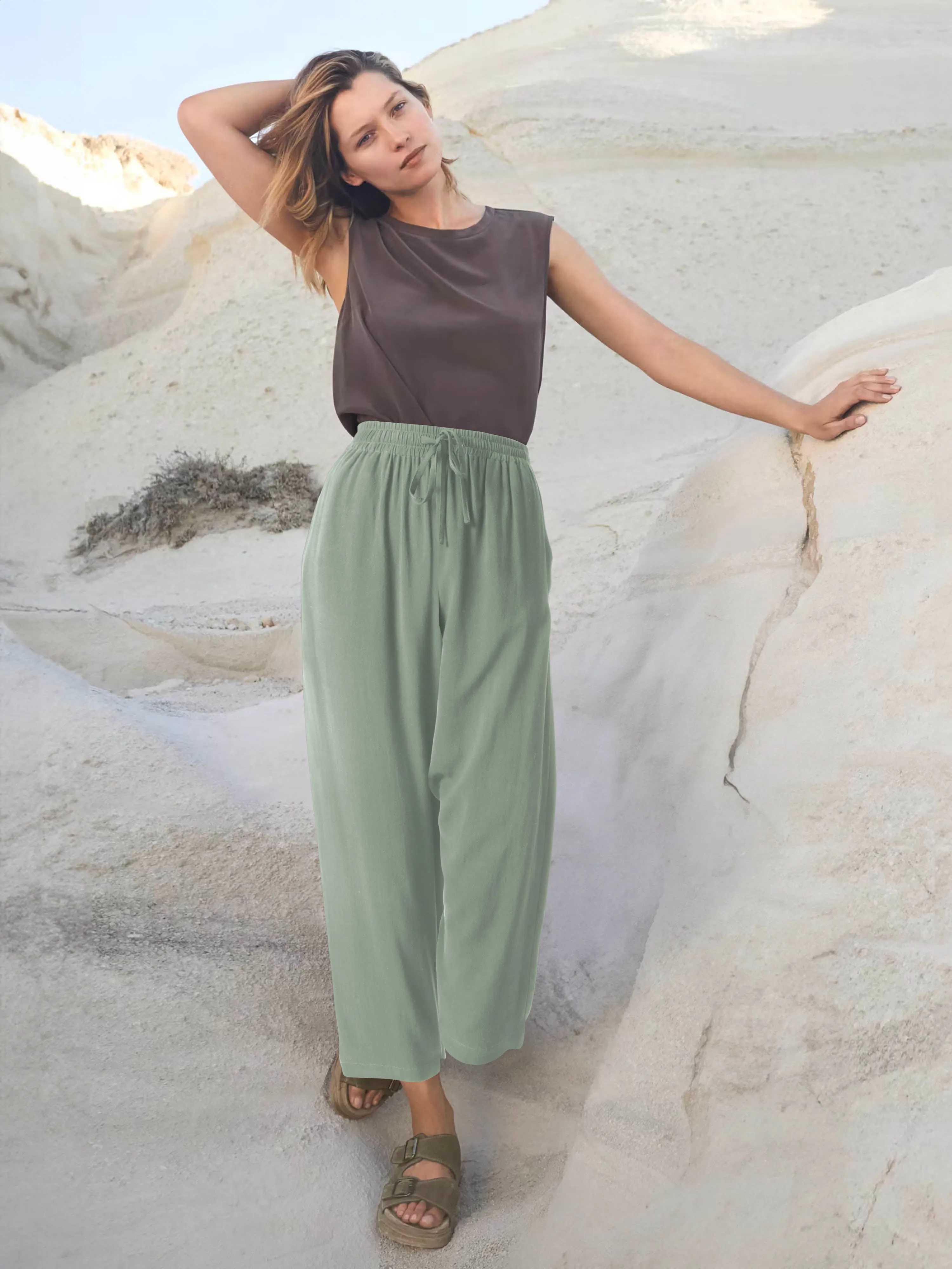 Womens Premium Capri Linen Pants Relaxed Fit Elastic Waist Cropped Trousers with Pockets